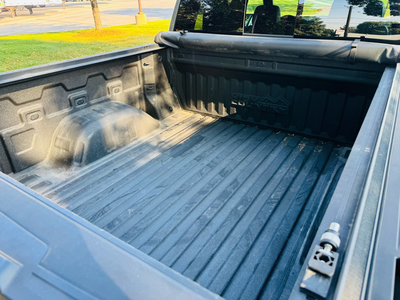 2019 Chevrolet Silverado High Country photo 2
