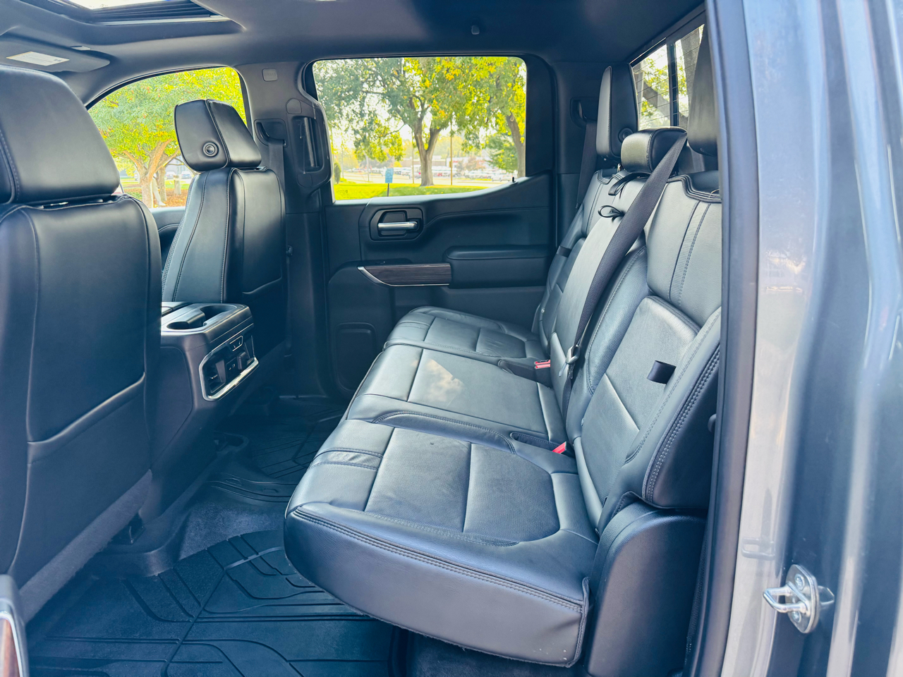 2019 Chevrolet Silverado High Country photo 4
