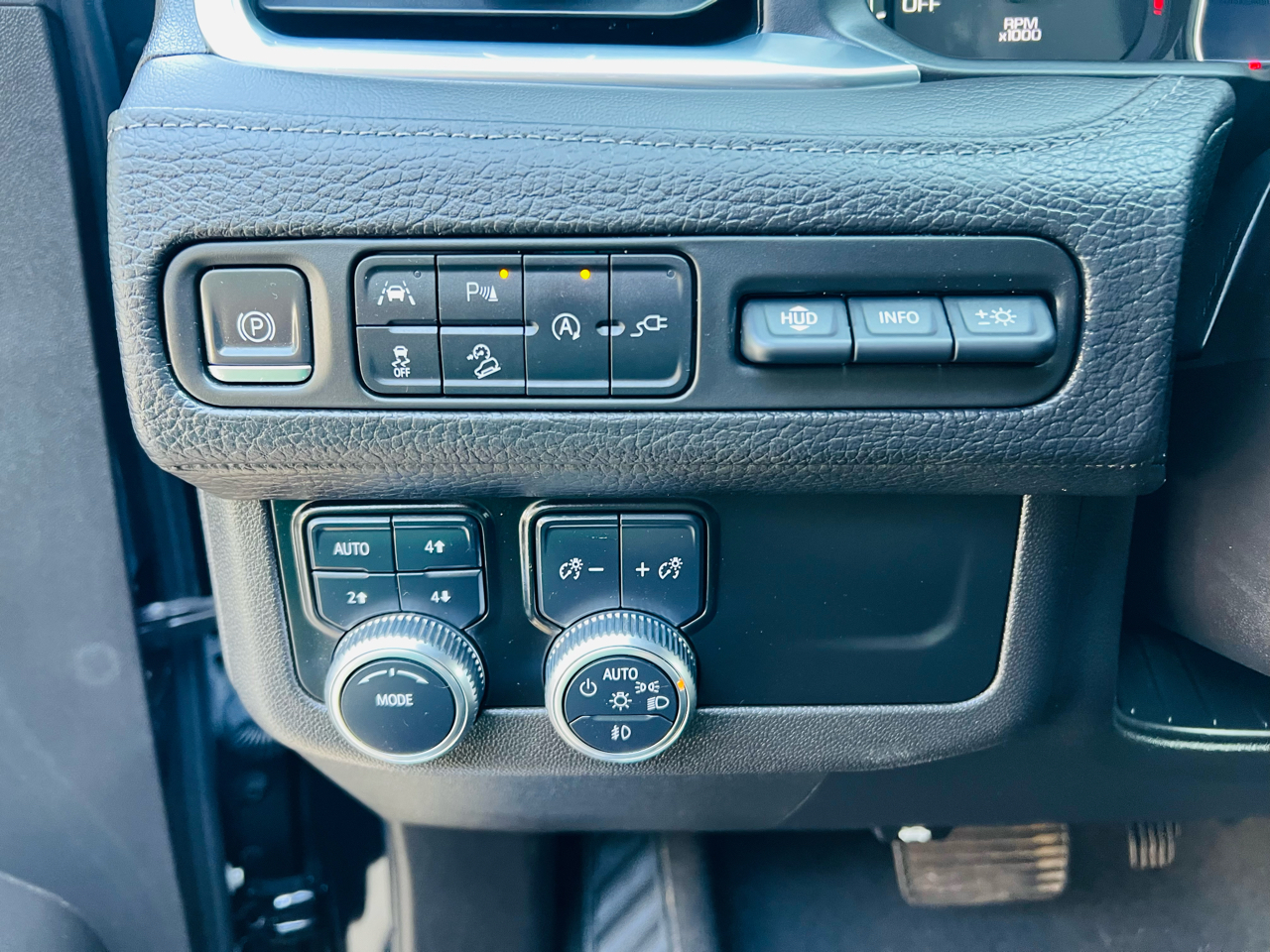 2021 Gmc Yukon XL Denali photo 2