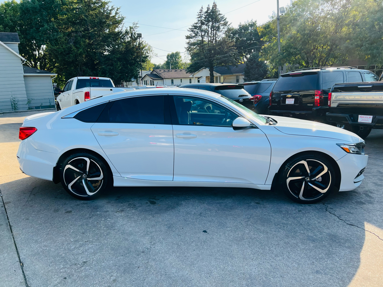 2019 Honda Accord Sport photo 2