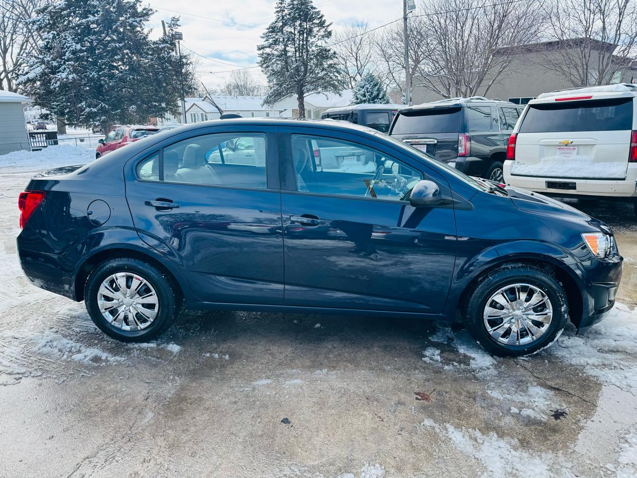 Chevrolet Sonic LS Auto Sedan 2015