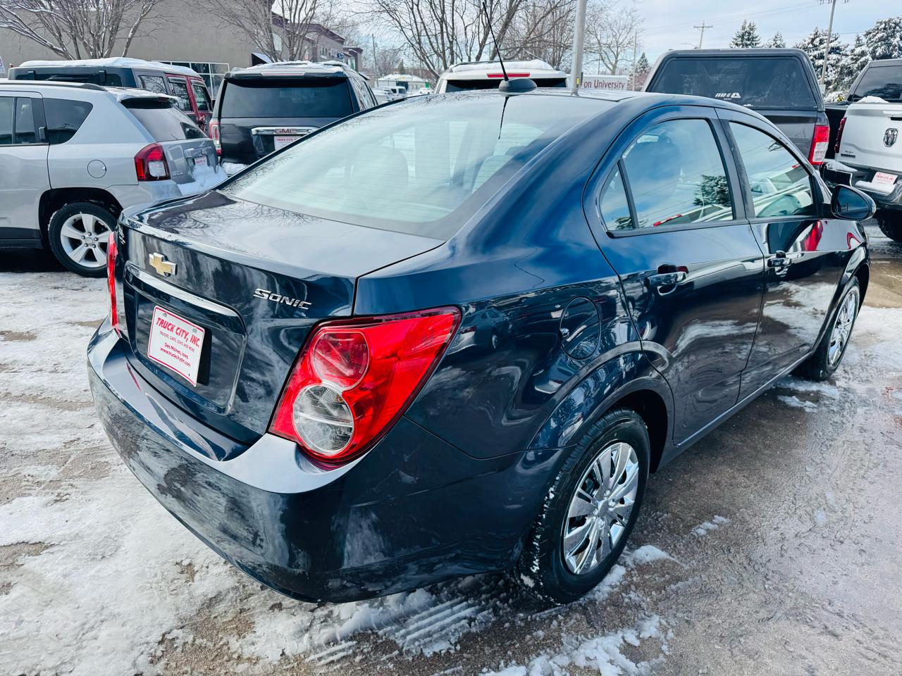 Chevrolet Sonic LS Auto Sedan 2015