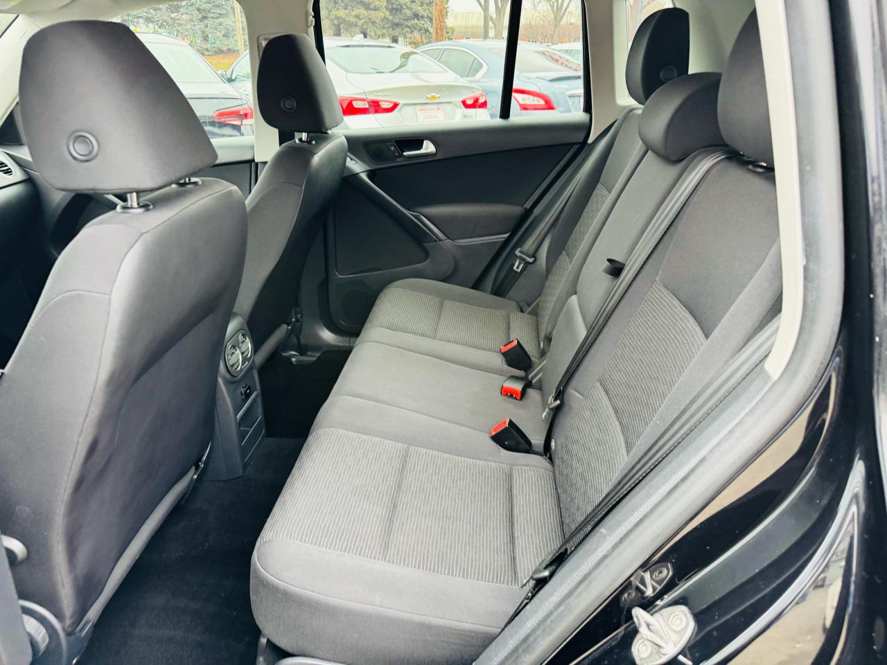 Volkswagen Tiguan S 2014