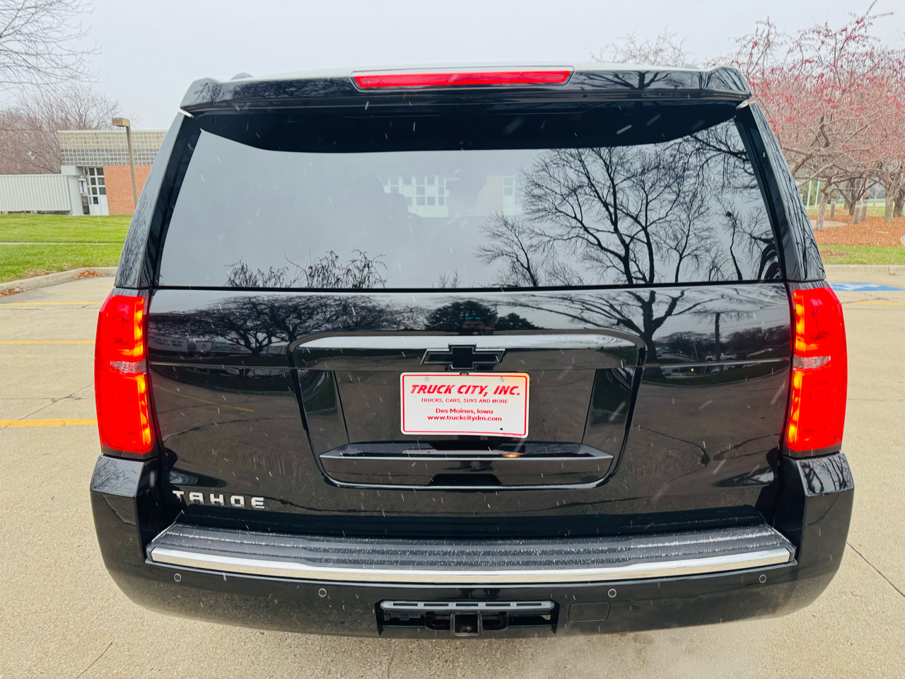 2015 Chevrolet Tahoe LTZ photo 3