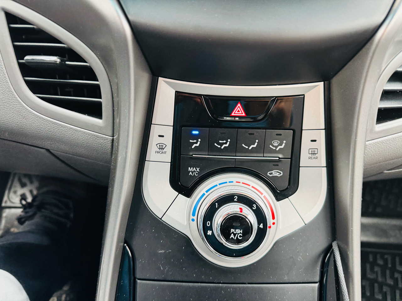 Hyundai Elantra GLS A/T 2012