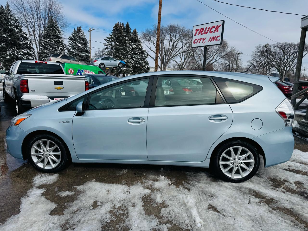Toyota Prius V Two 2012