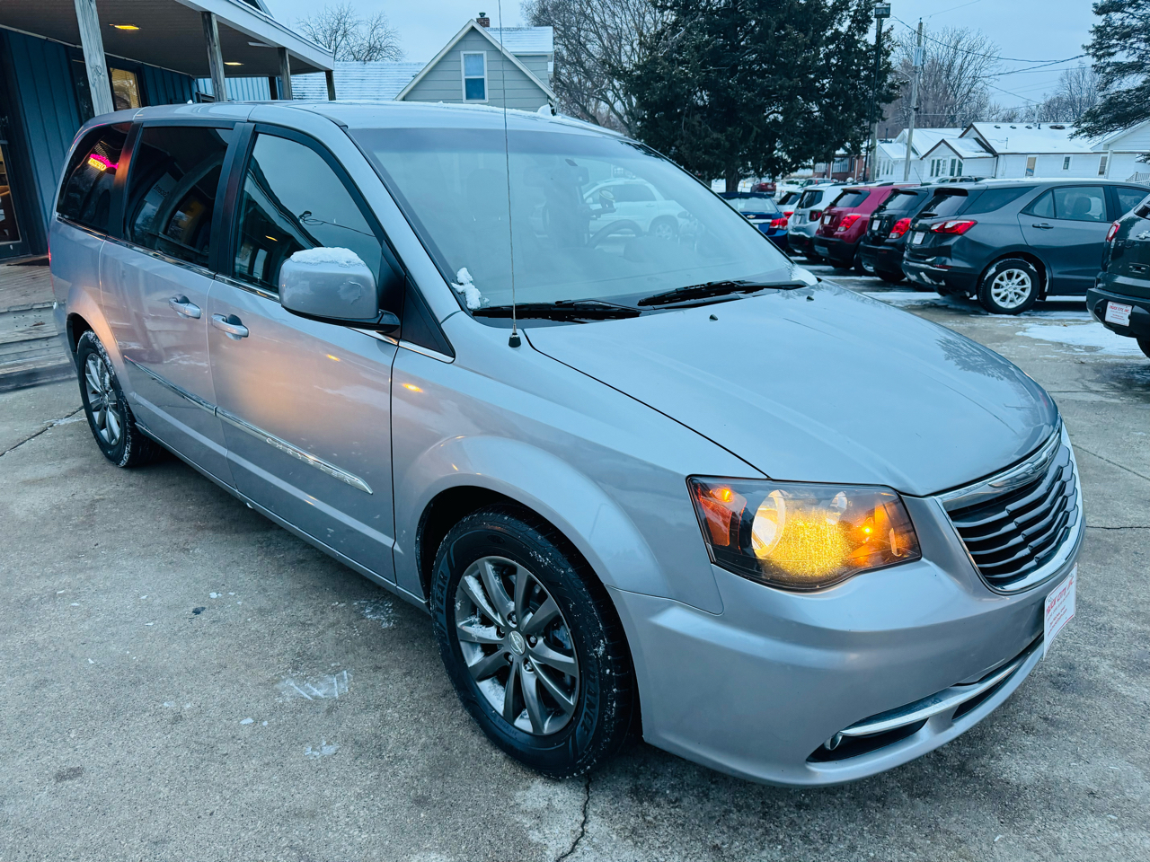 2016 Chrysler Town & Country S's photo
