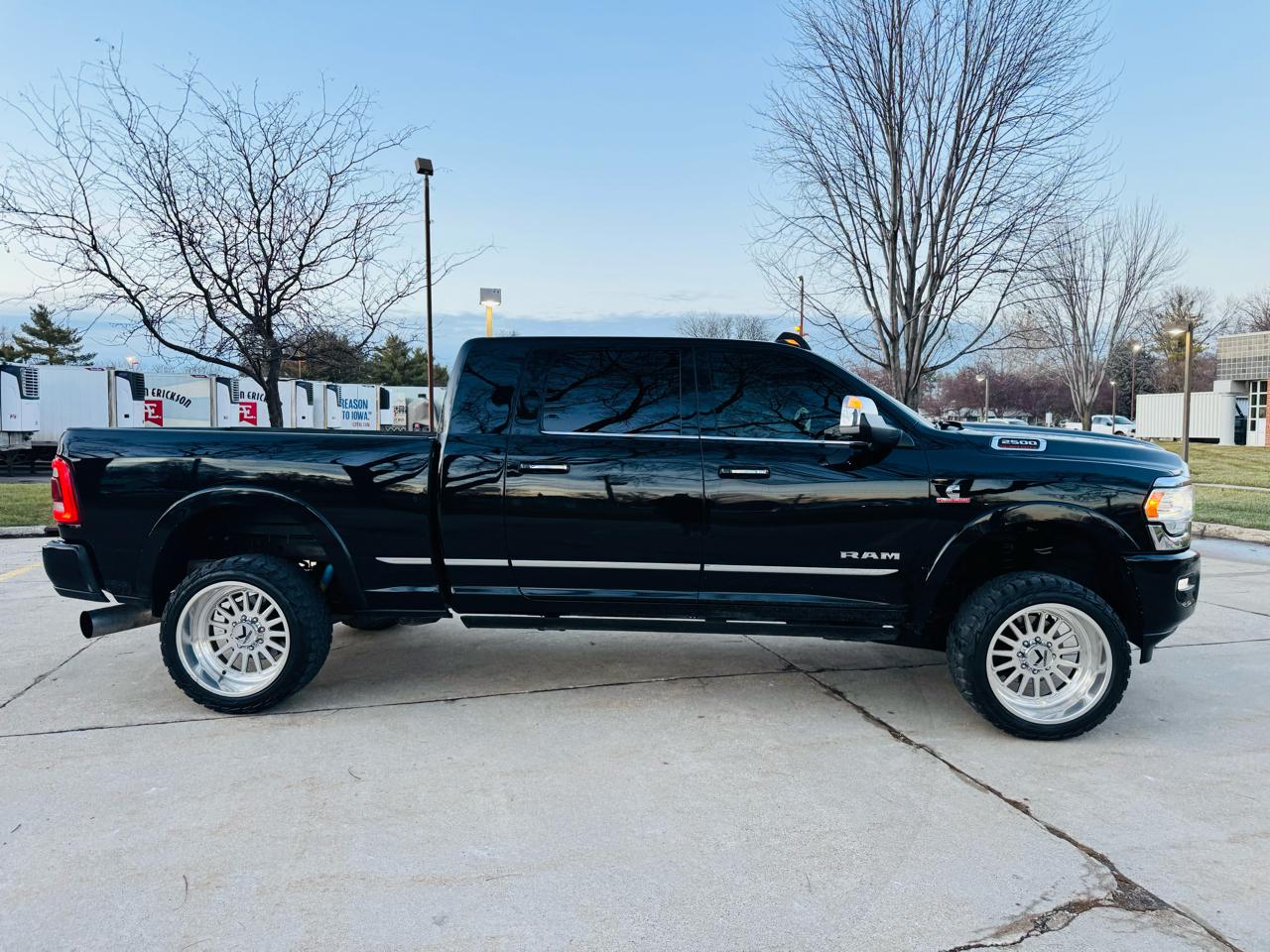 RAM 2500 Limited Mega Cab 4WD 2021