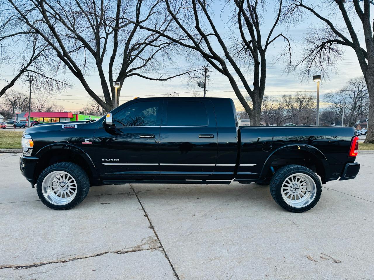 RAM 2500 Limited Mega Cab 4WD 2021