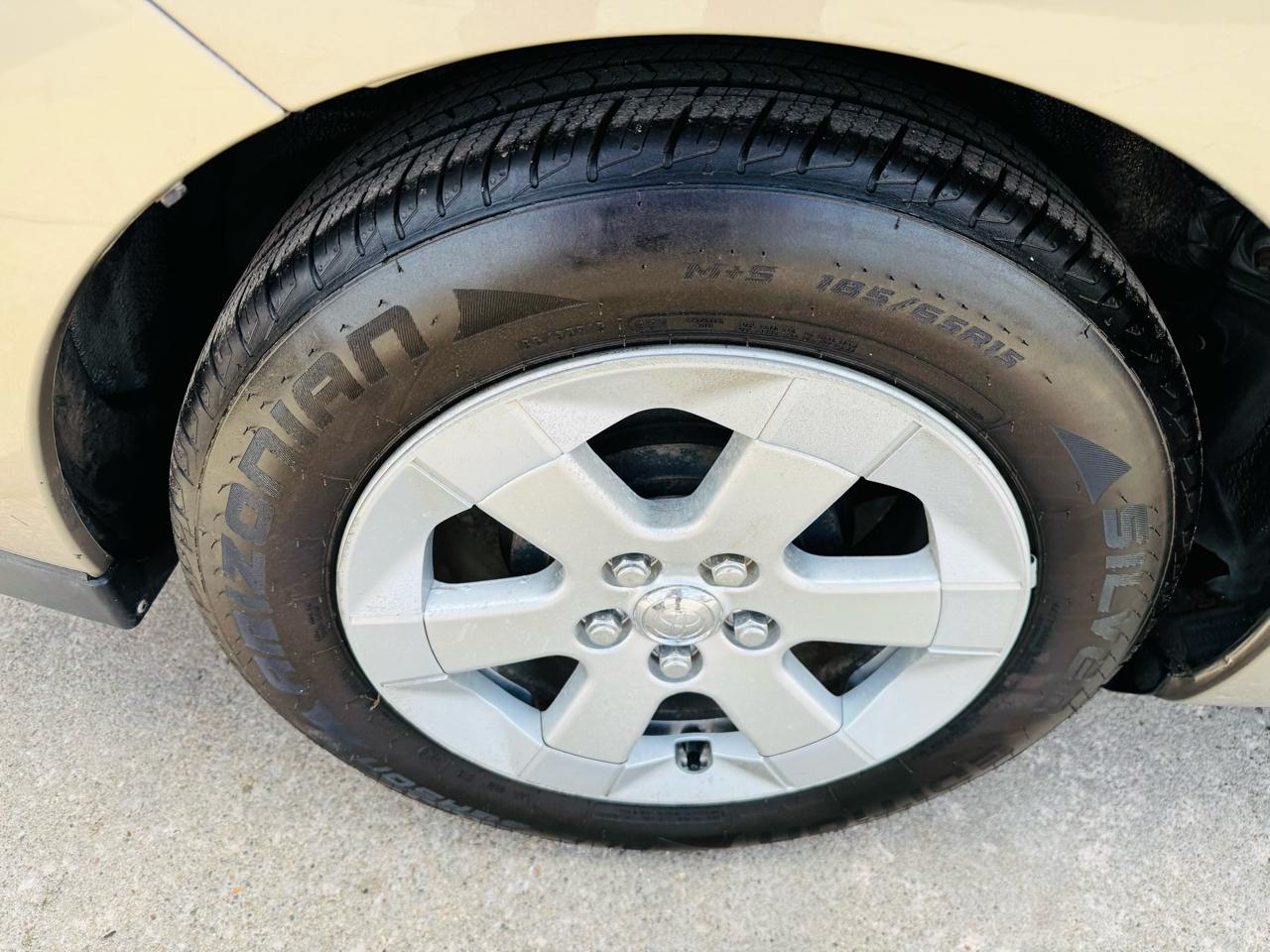 Toyota Prius 4-Door Liftback 2004