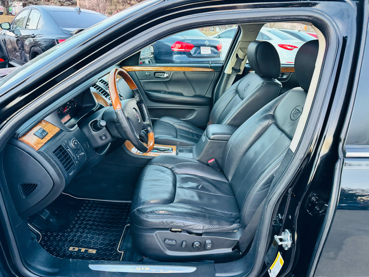 Cadillac DTS Platinum w/ Navi 2010