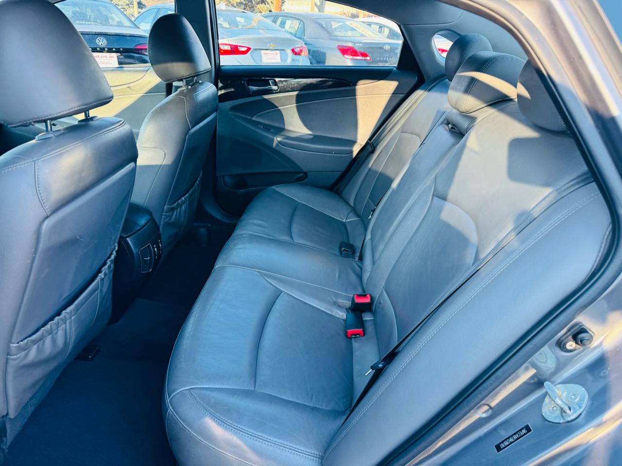 Hyundai Sonata SE Auto 2011