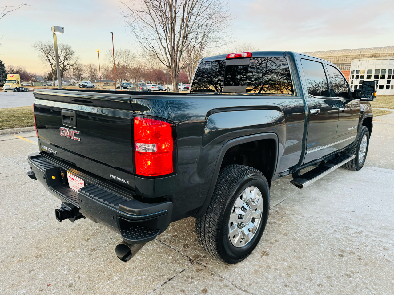 GMC Sierra 2500HD Denali Crew Cab 4WD 2019