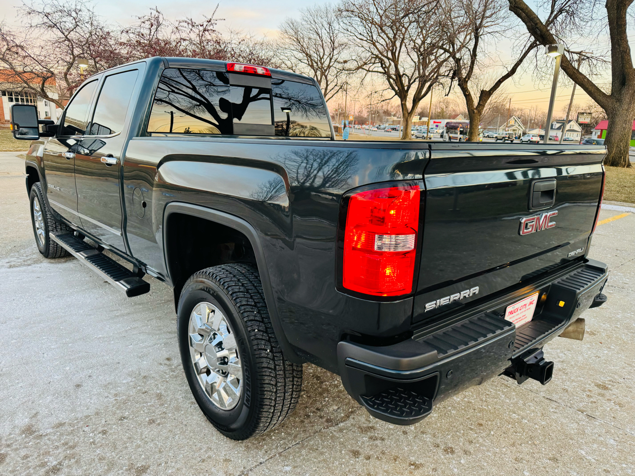 GMC Sierra 2500HD Denali Crew Cab 4WD 2019