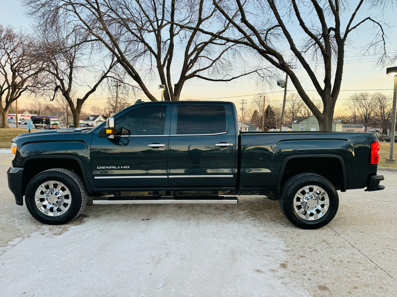 GMC Sierra 2500HD Denali Crew Cab 4WD 2019