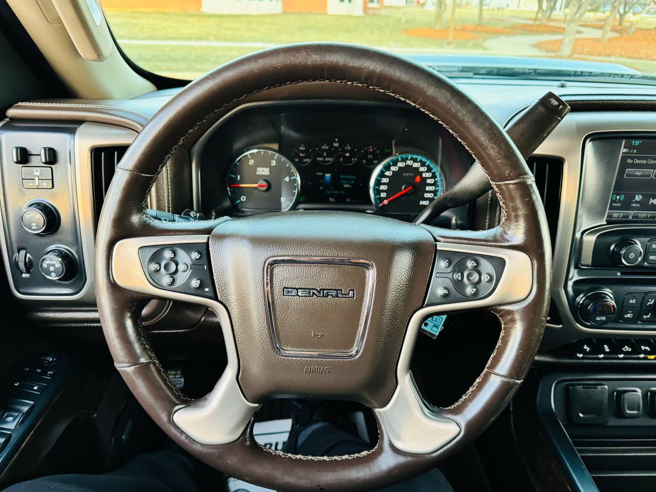 GMC Sierra 2500HD Denali Crew Cab 4WD 2019