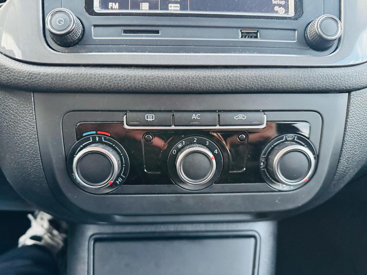 Volkswagen Tiguan S 4Motion 2012