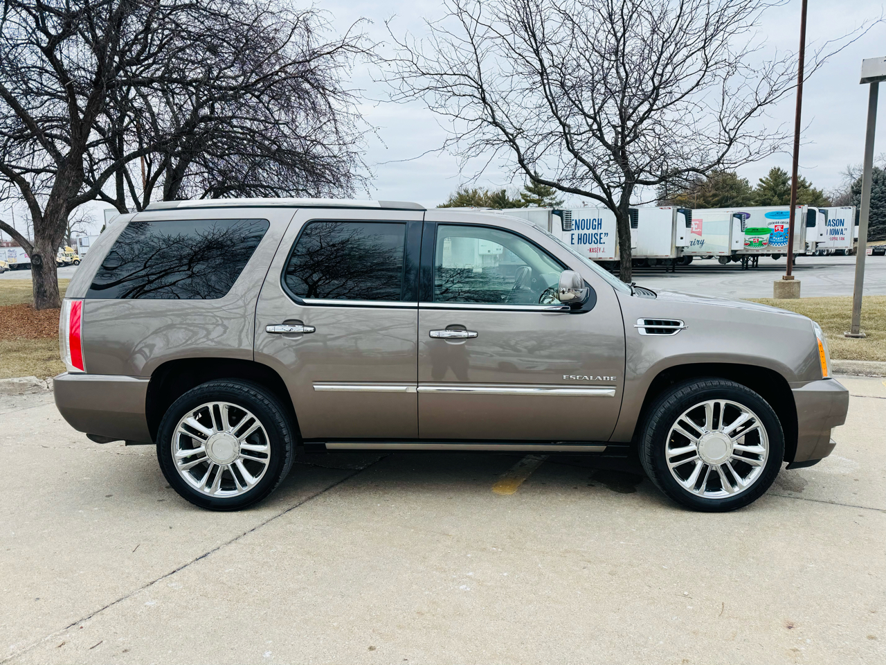 Cadillac Escalade AWD Platinum 2011
