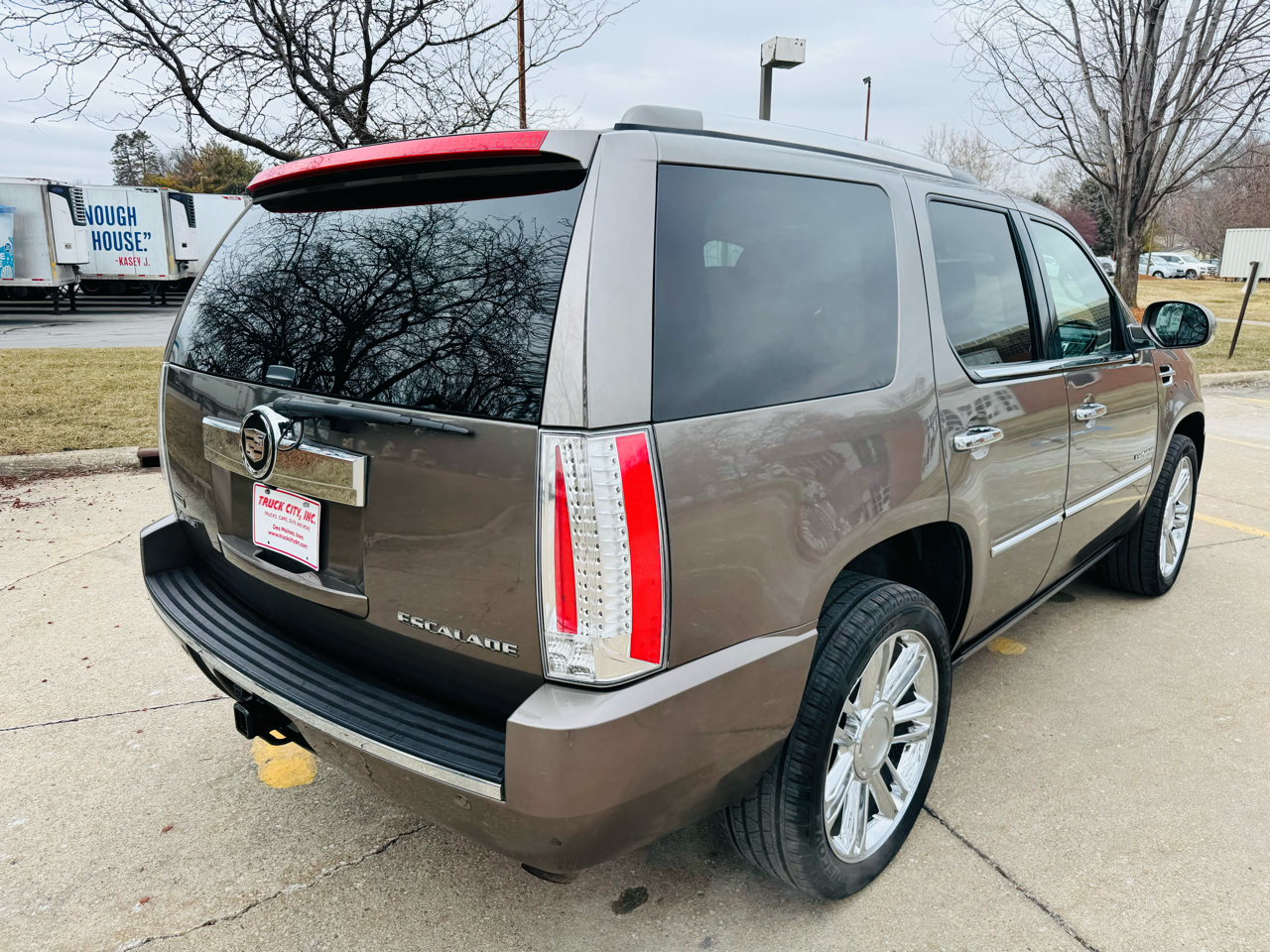 Cadillac Escalade AWD Platinum 2011