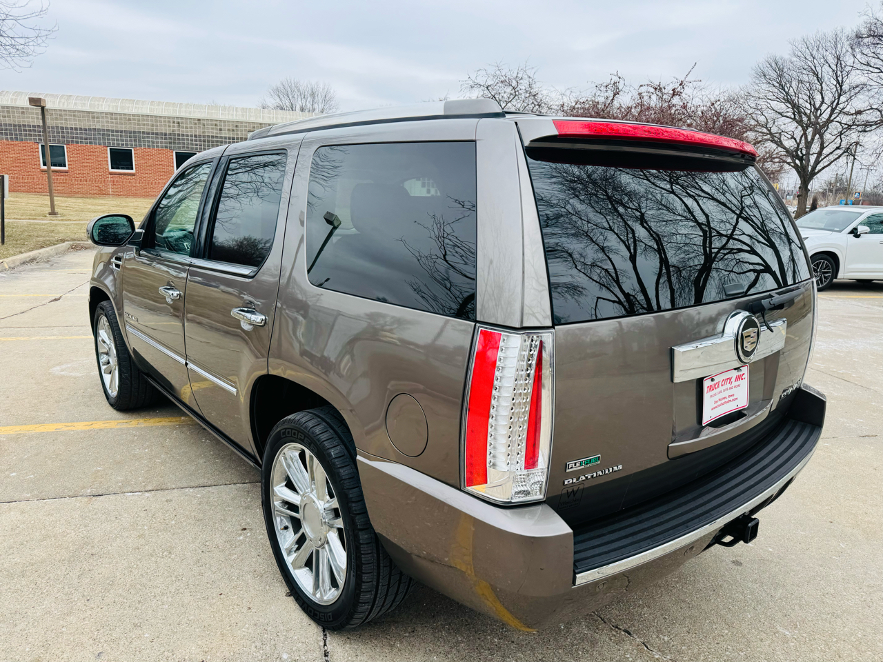 Cadillac Escalade AWD Platinum 2011