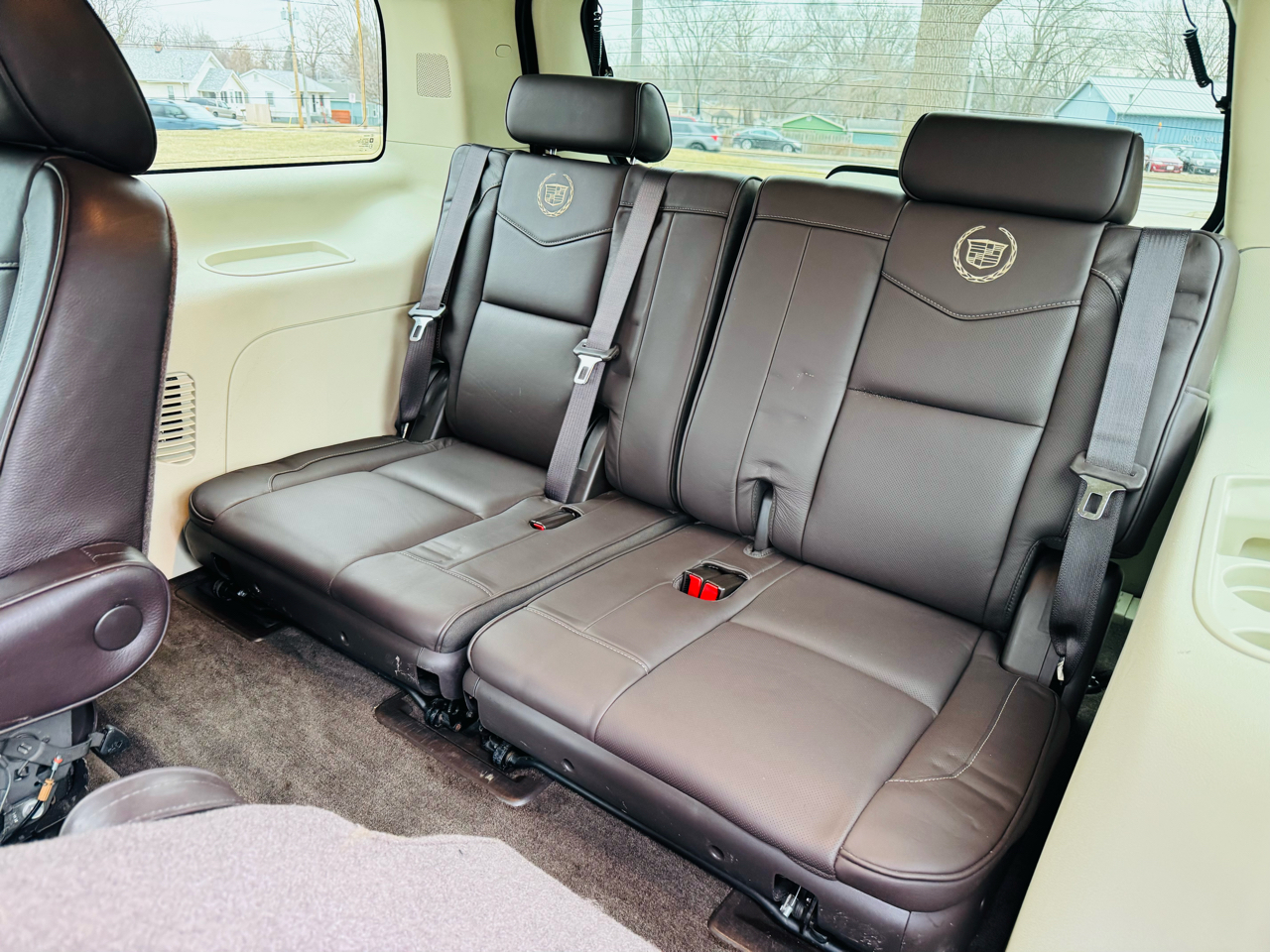 Cadillac Escalade AWD Platinum 2011