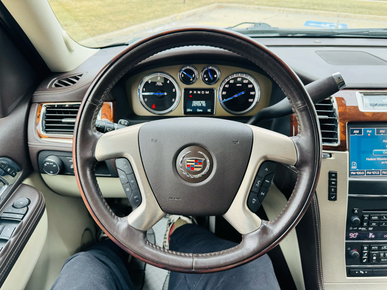 Cadillac Escalade AWD Platinum 2011