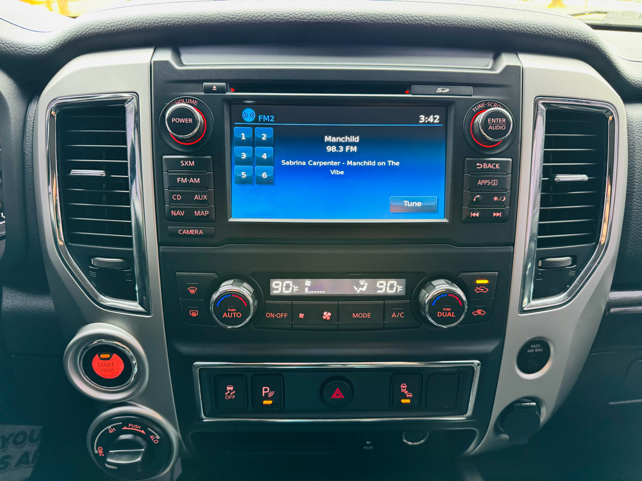 Nissan Titan SV 4WD 2017