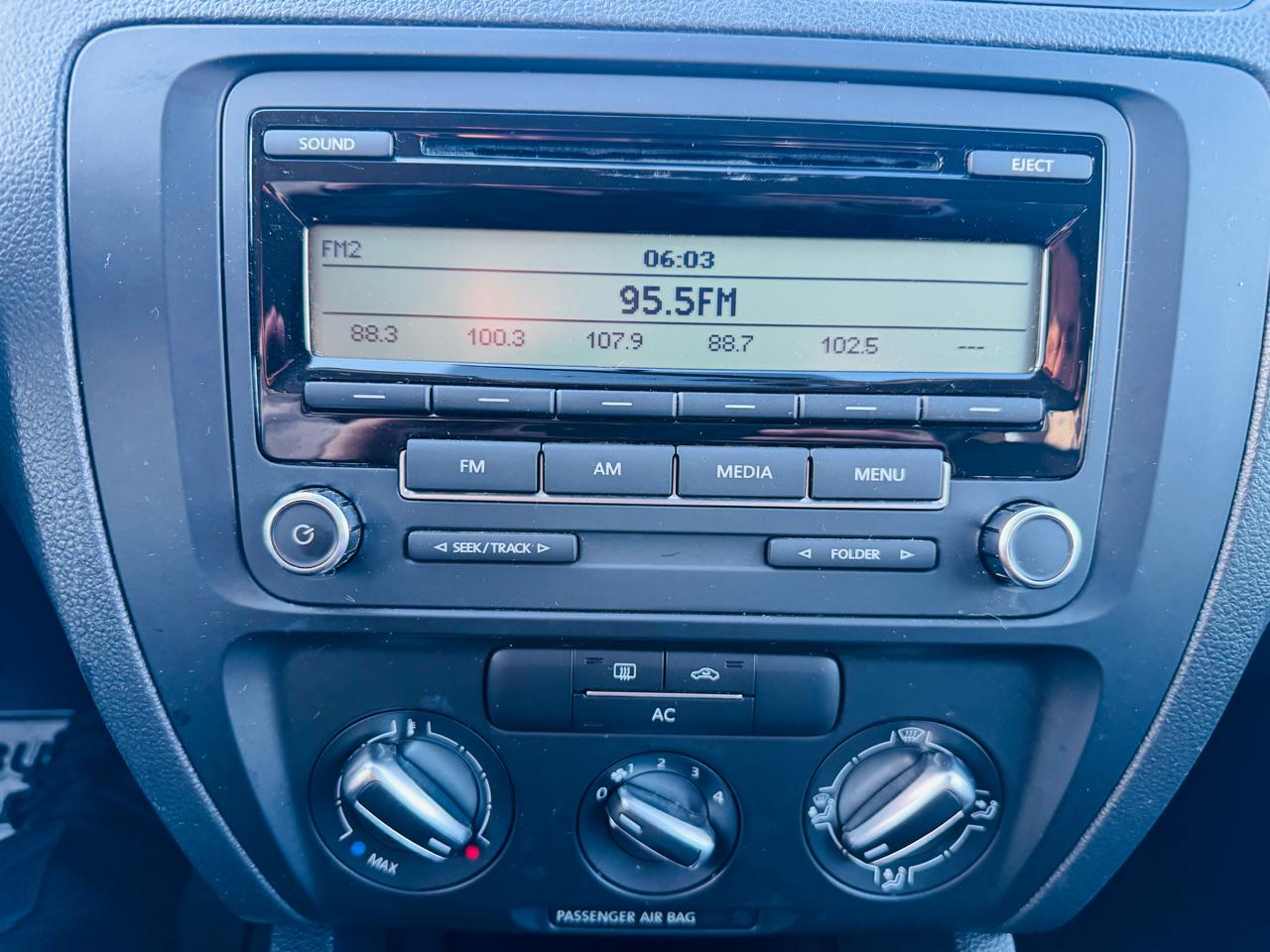 Volkswagen Jetta SE 2011