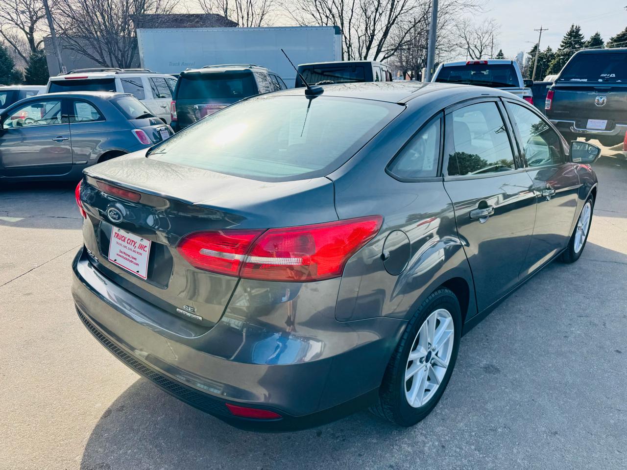 Ford Focus SE Sedan 2016