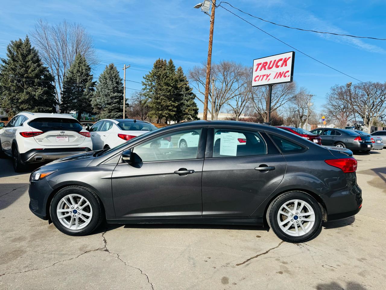 Ford Focus SE Sedan 2016