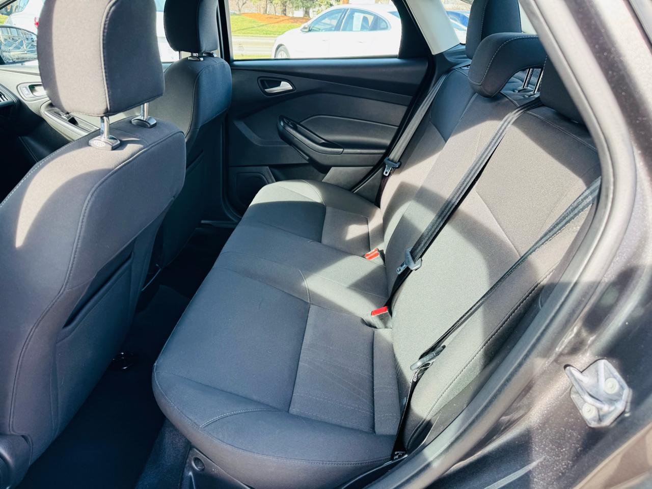 Ford Focus SE Sedan 2016