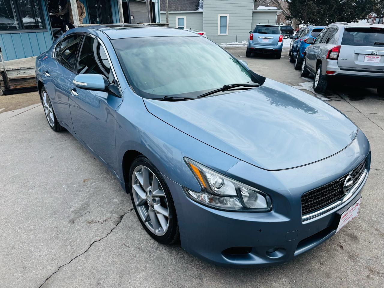 Nissan Maxima S 2011