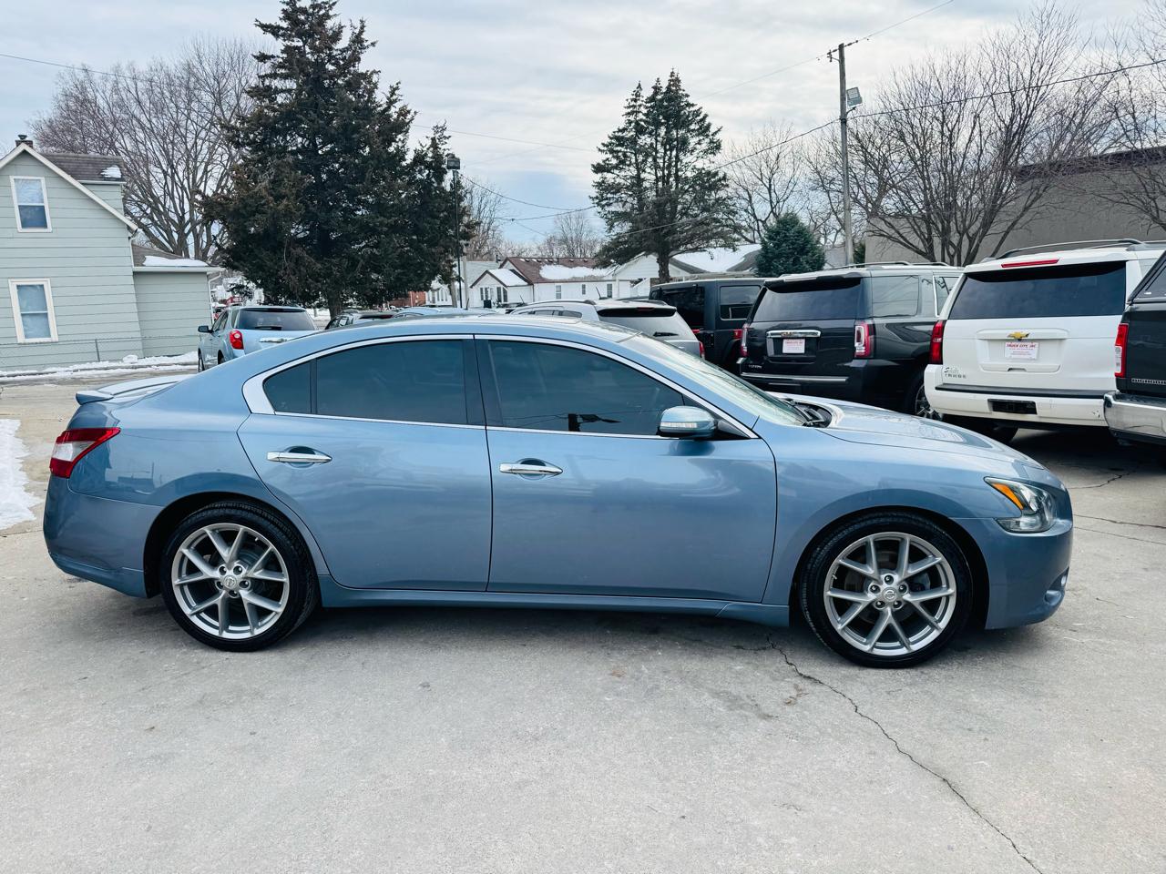 Nissan Maxima S 2011