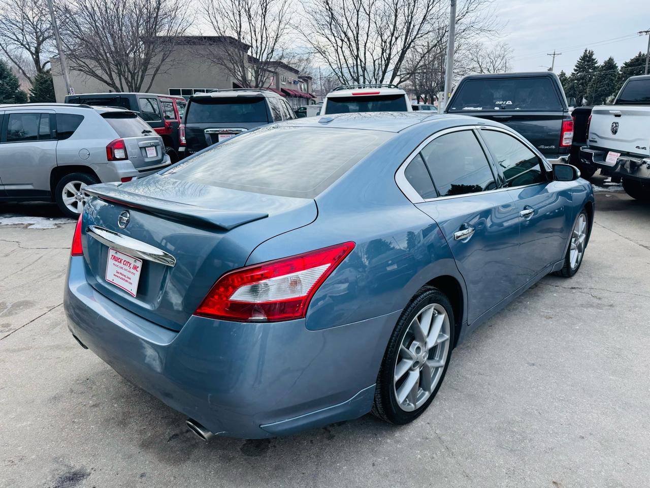 Nissan Maxima S 2011