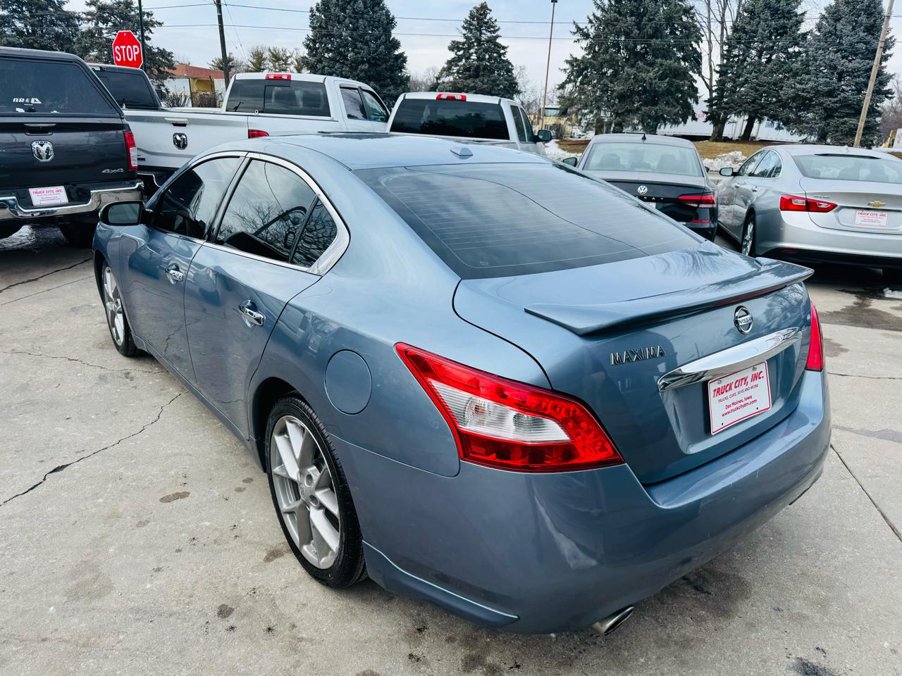 Nissan Maxima S 2011