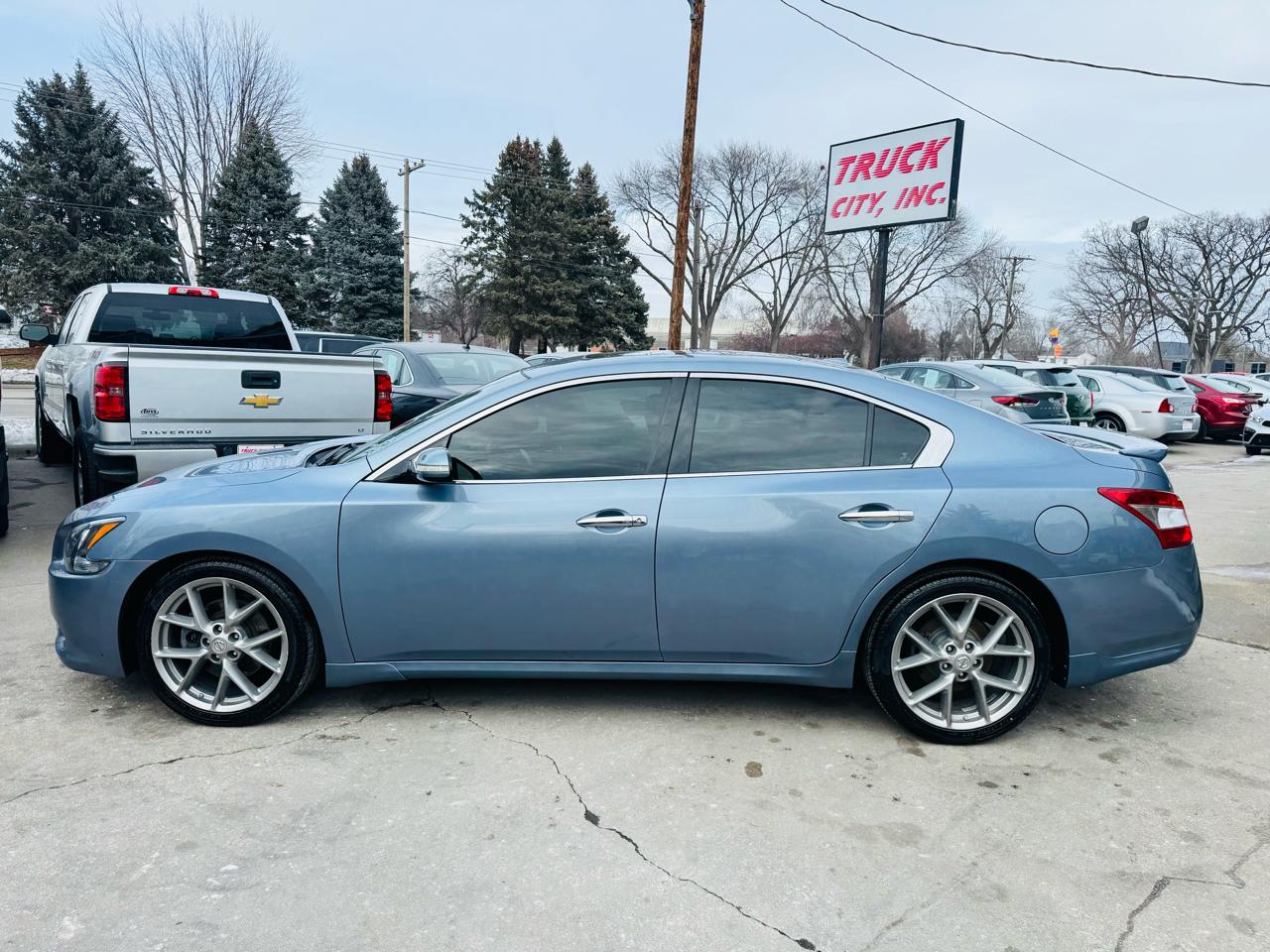 Nissan Maxima S 2011