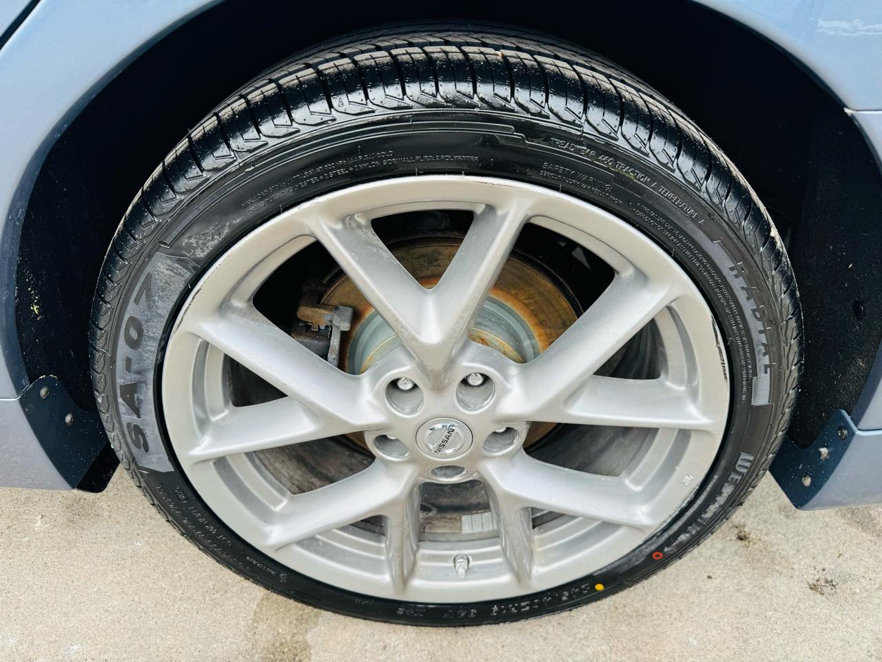 Nissan Maxima S 2011