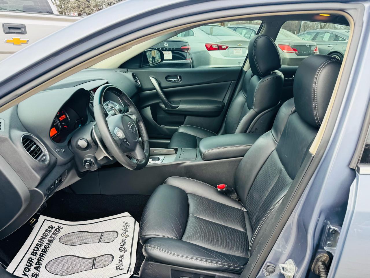 Nissan Maxima S 2011