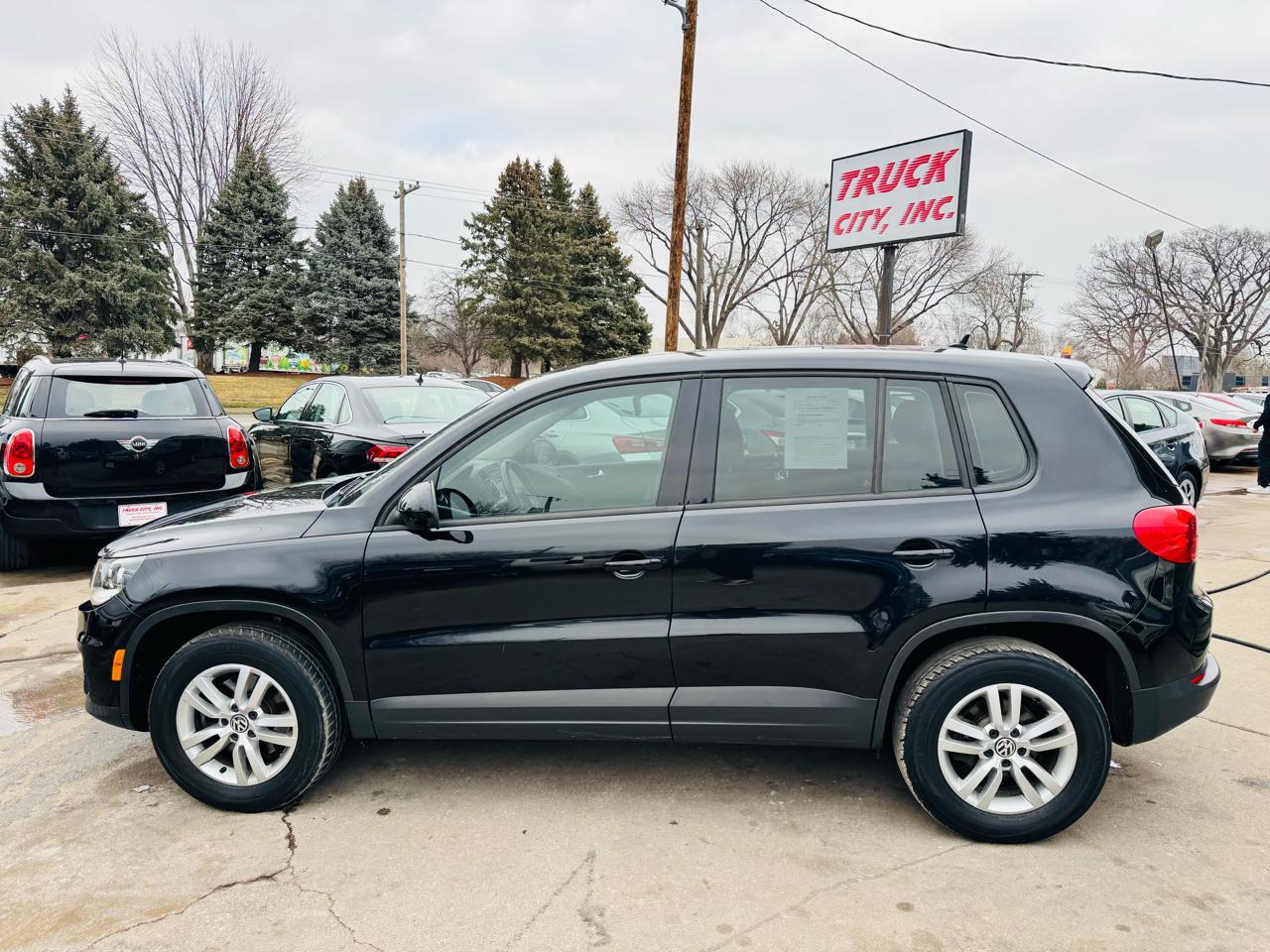 Volkswagen Tiguan S 2013