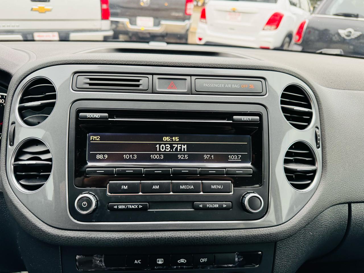 Volkswagen Tiguan S 2013