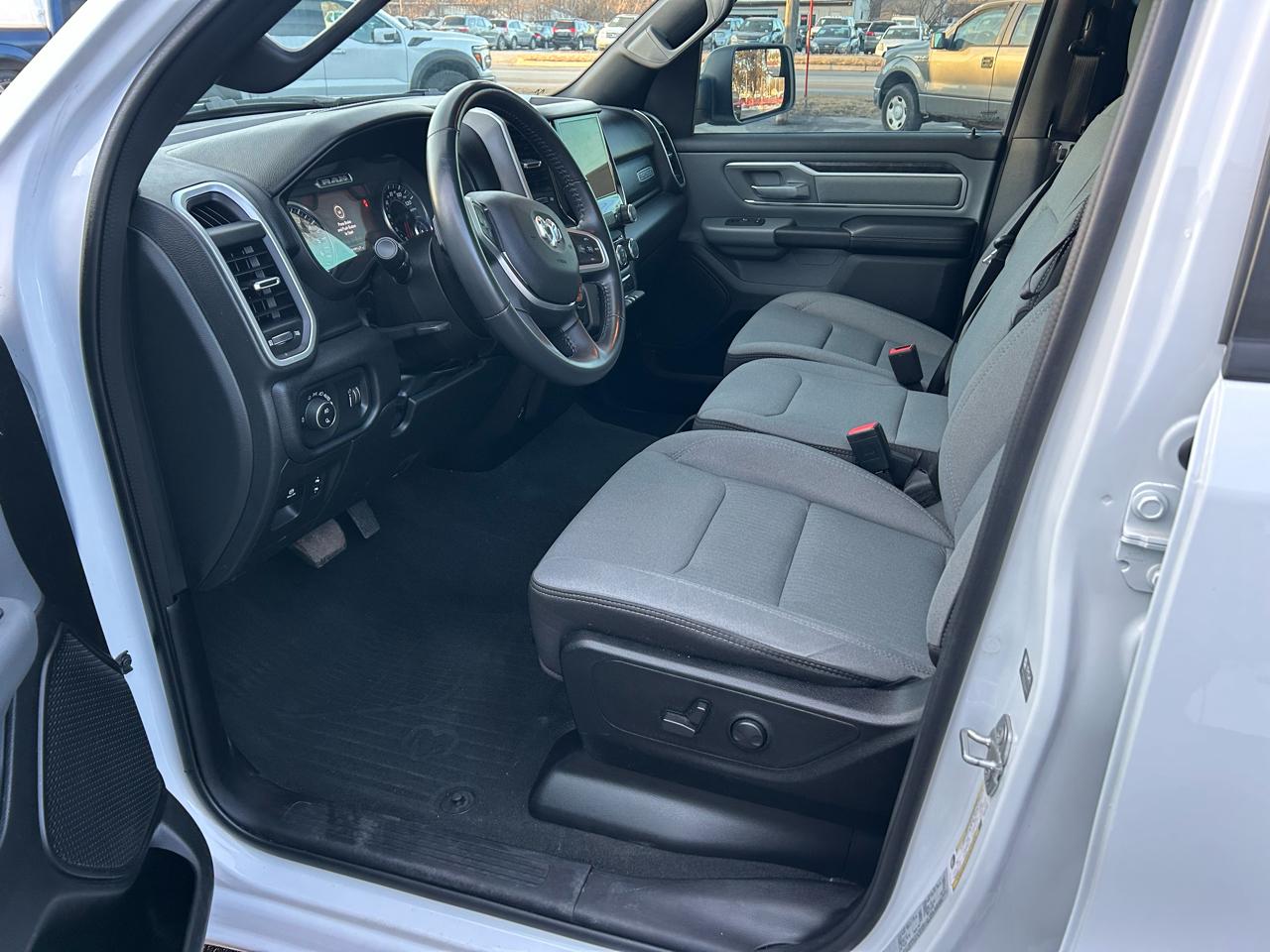 RAM 1500 Big Horn Crew Cab SWB 4WD 2022