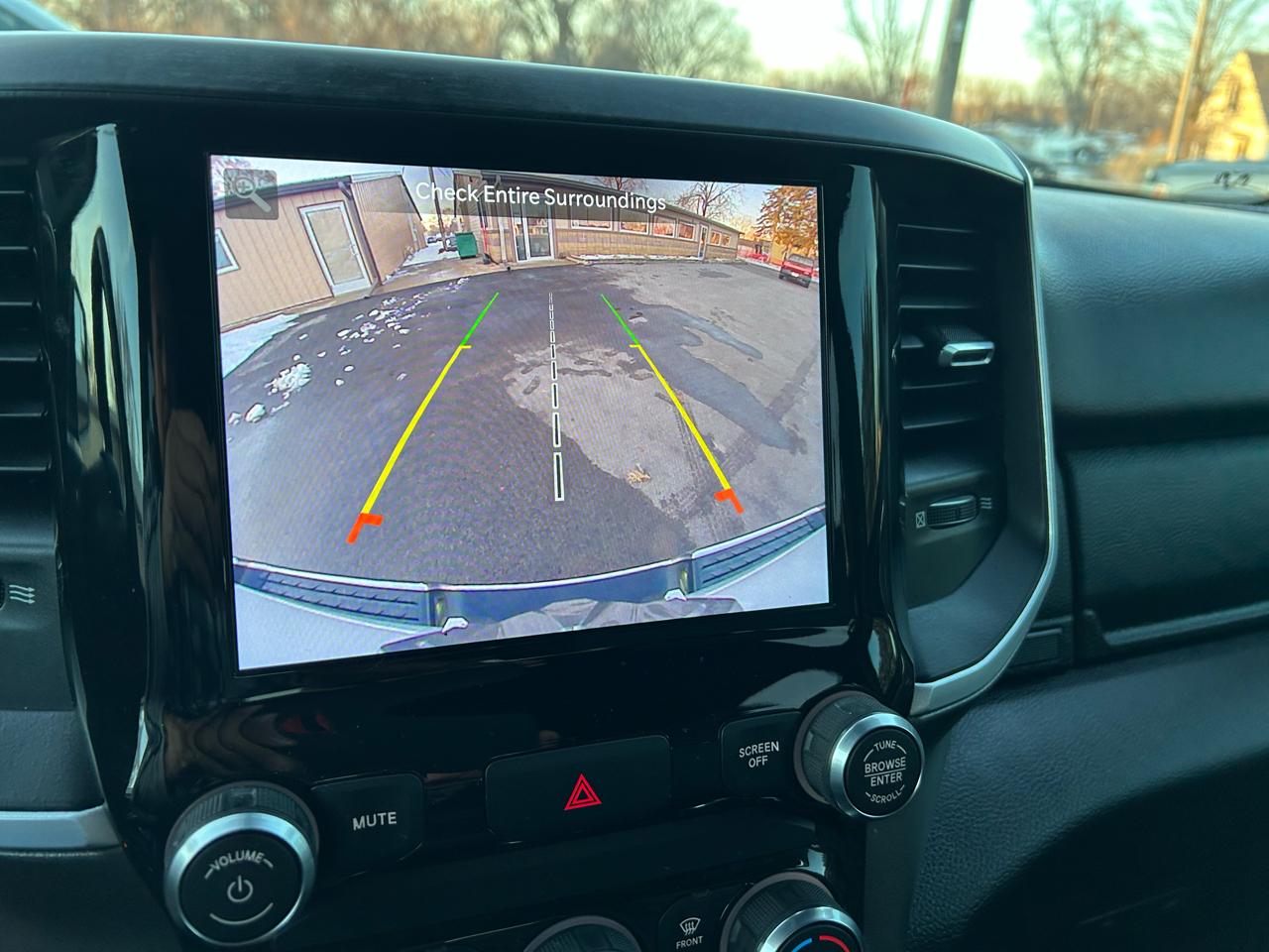 RAM 1500 Big Horn Crew Cab SWB 4WD 2022