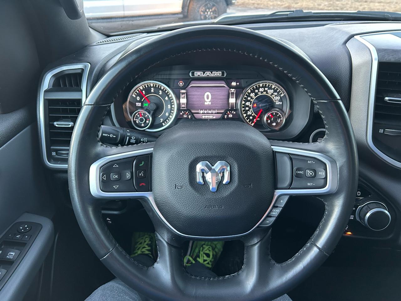 RAM 1500 Big Horn Crew Cab SWB 4WD 2022