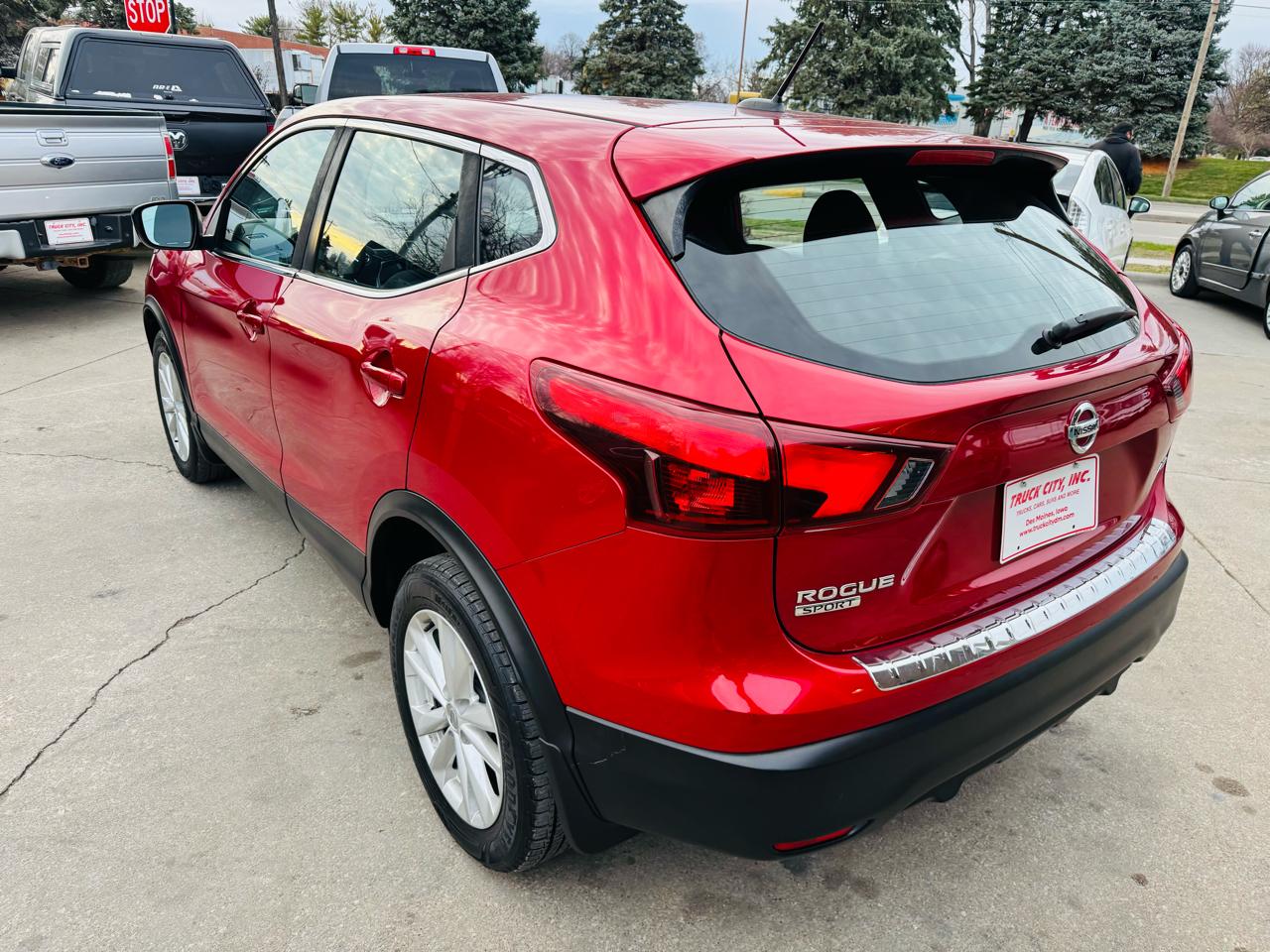 Nissan Rogue Sport S AWD 2017