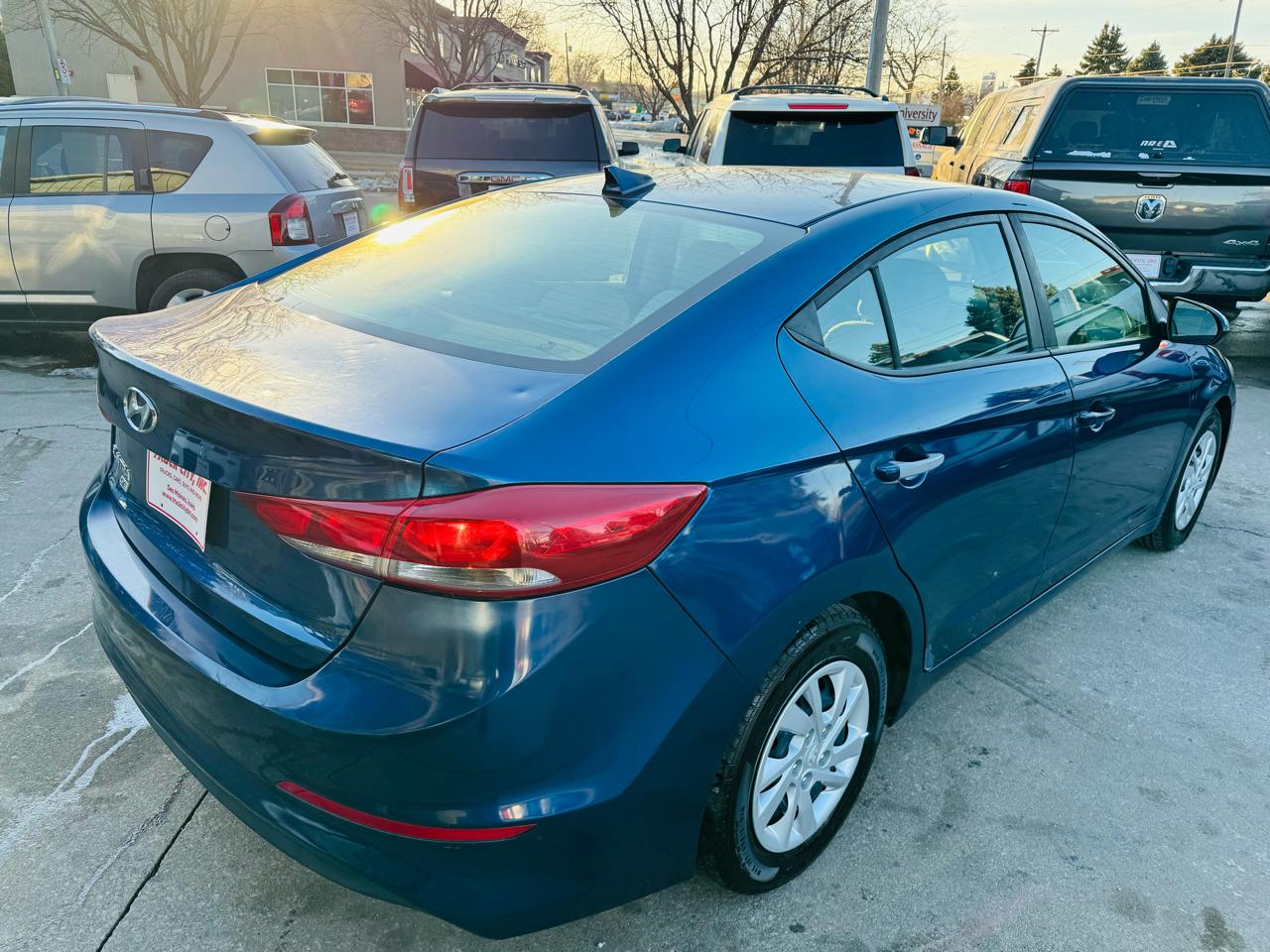 Hyundai Elantra SE 6AT 2017