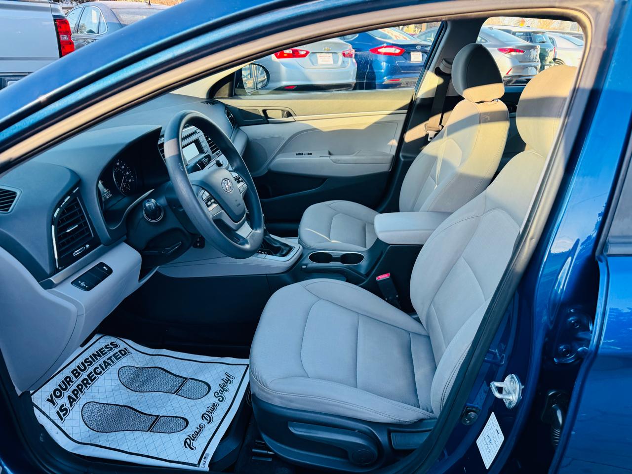 Hyundai Elantra SE 6AT 2017