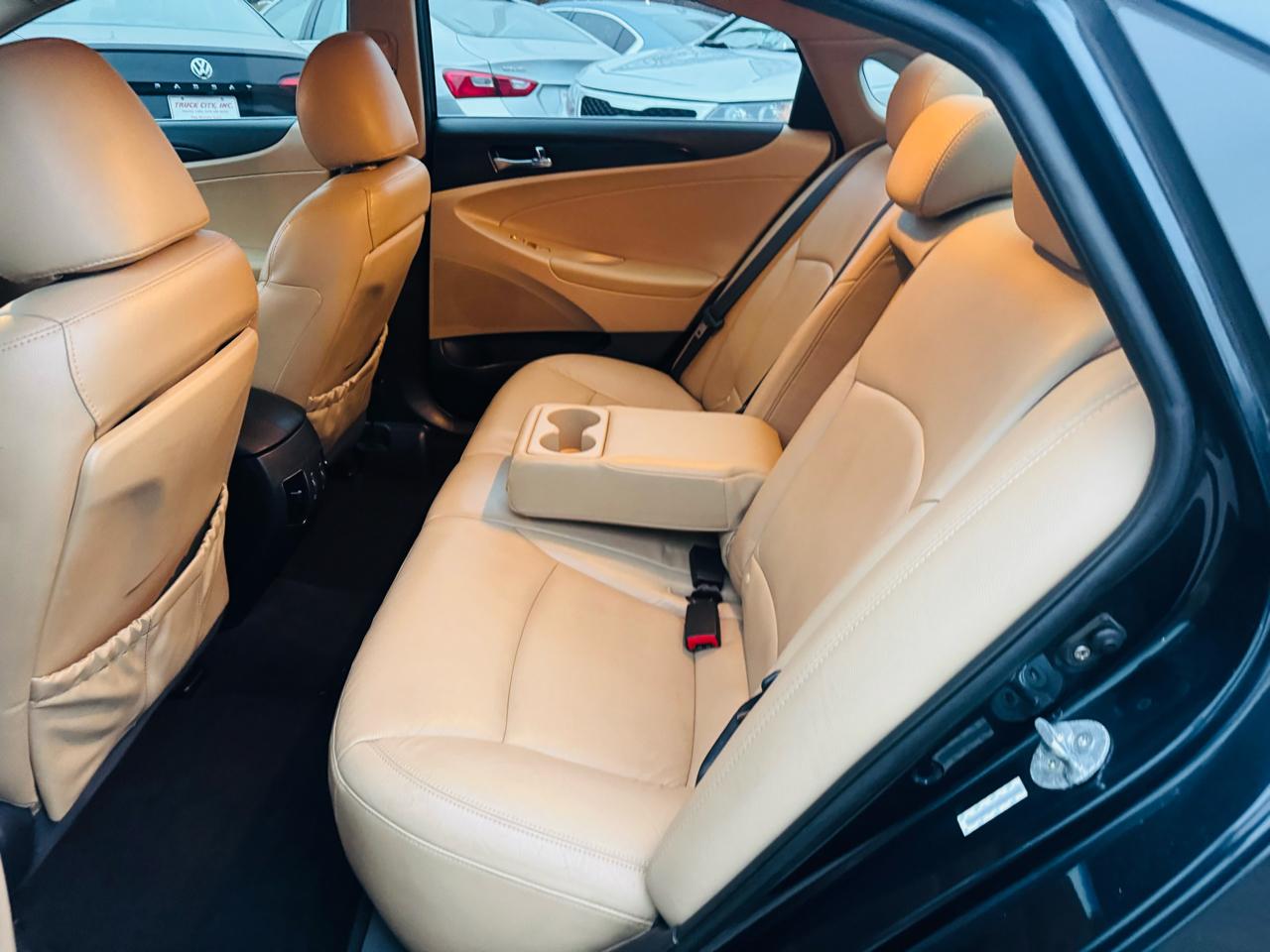 Hyundai Sonata SE Auto 2011