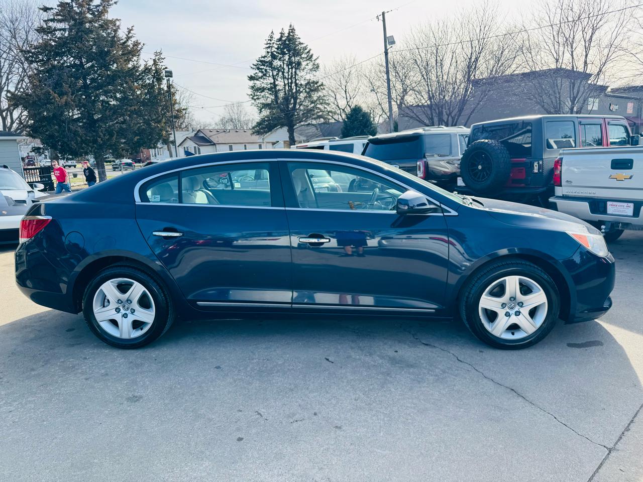 Buick LaCrosse 4D Sedan 2011