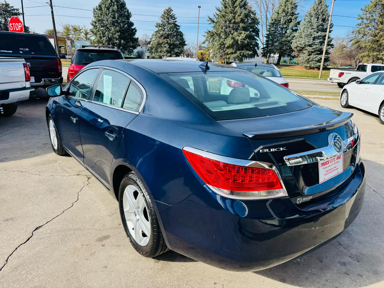 Buick LaCrosse 4D Sedan 2011