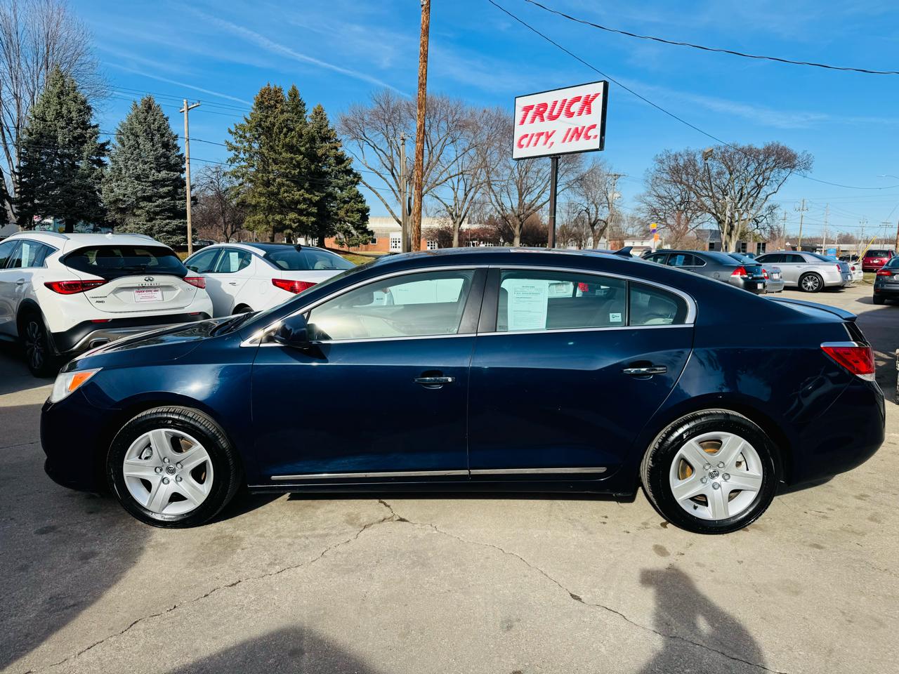 Buick LaCrosse 4D Sedan 2011